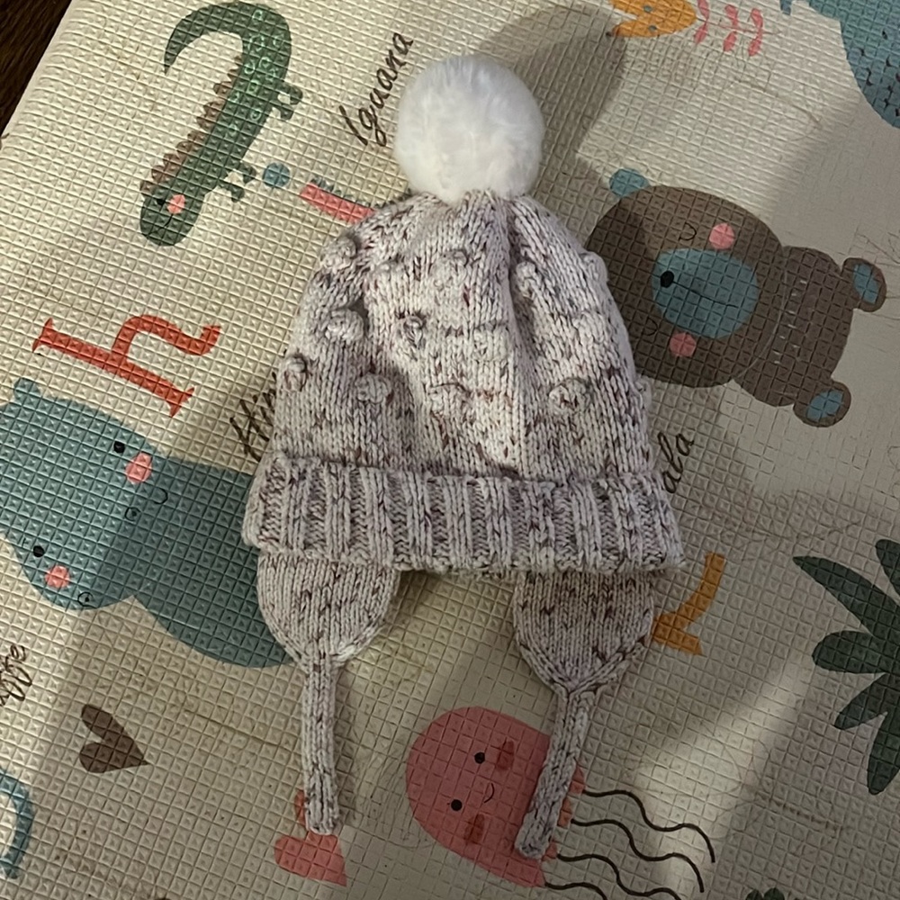 Beautiful baby gap 6–12 months, knitted fleece lining hat